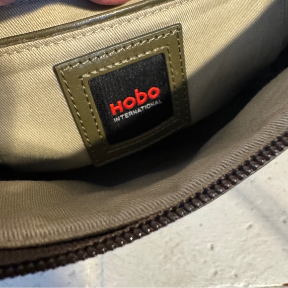 Hobo International Vintage Slim Olive Green Leather Shoulder Bag - Picture 13 of 14